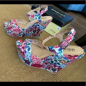Diba red floral wedge size 8